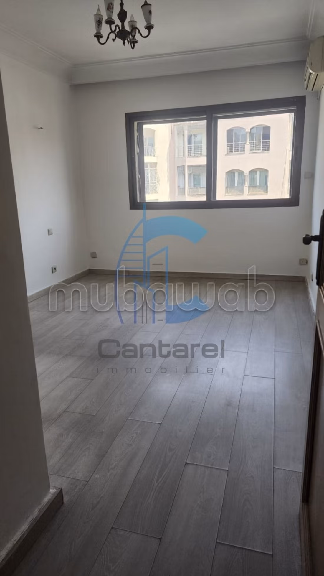 Goed ingerichte appartementen te koop in Ghandi