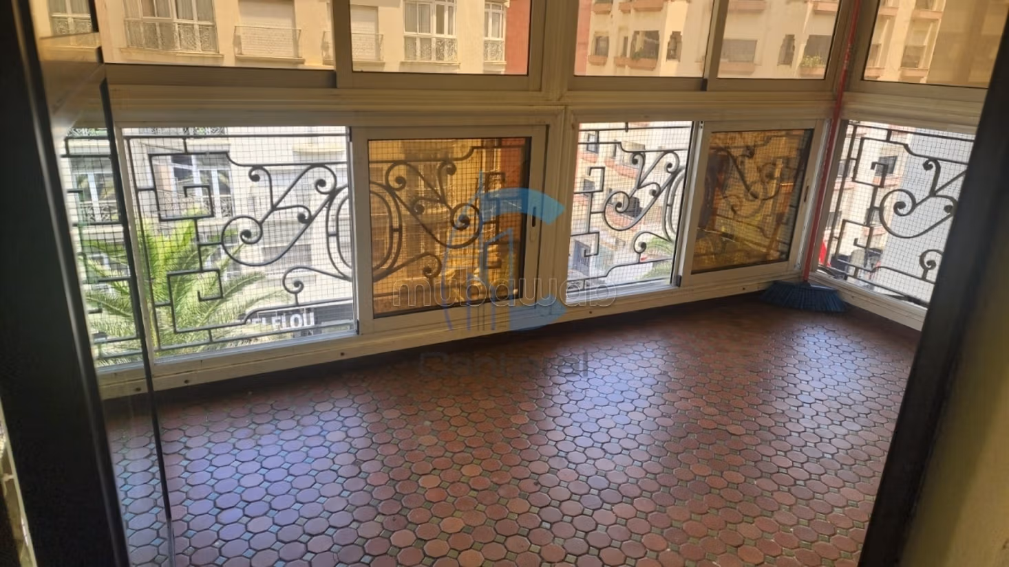 Goed ingerichte appartementen te koop in Ghandi