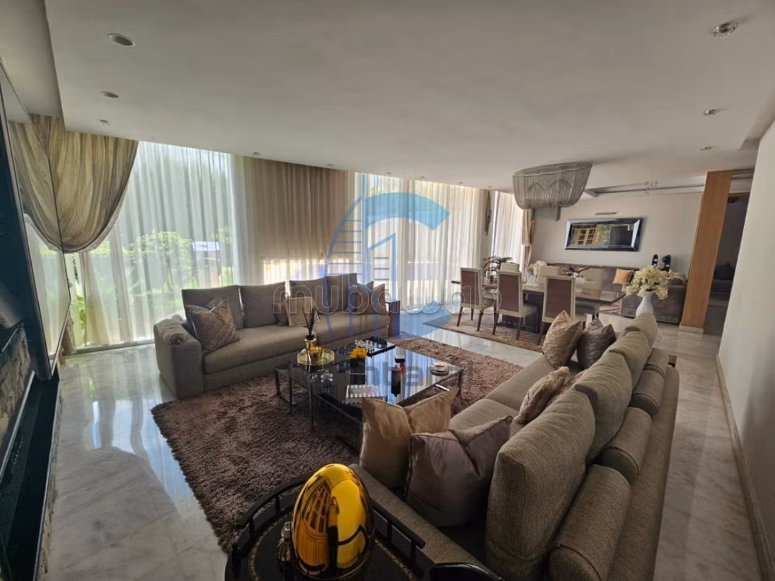 Luxurious prestige villa for rent