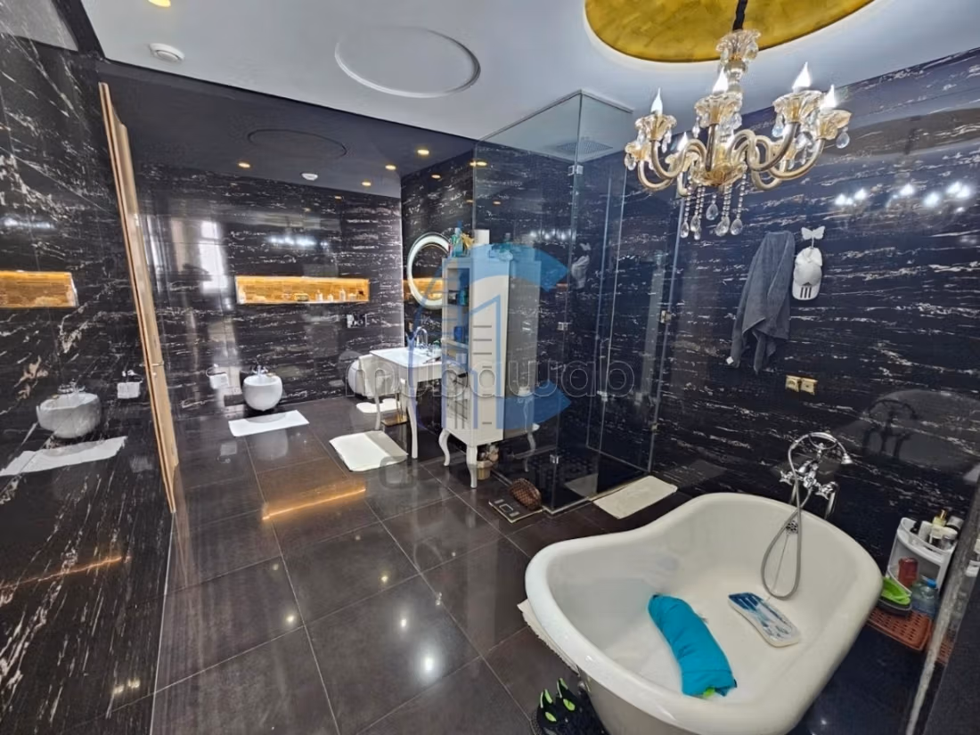Luxurious prestige villa for rent