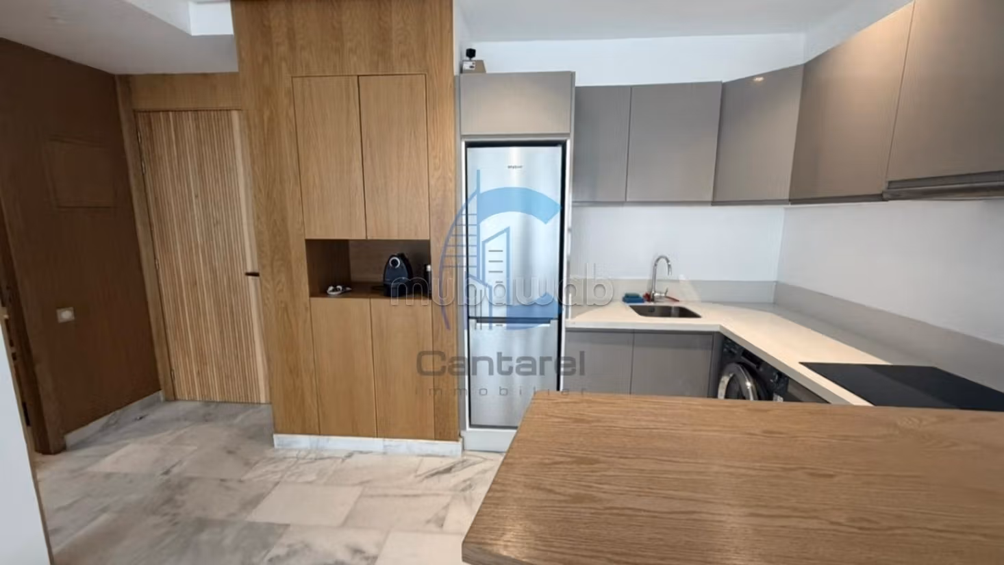 Bellissimo studio semi-arredato in affitto a Palmier