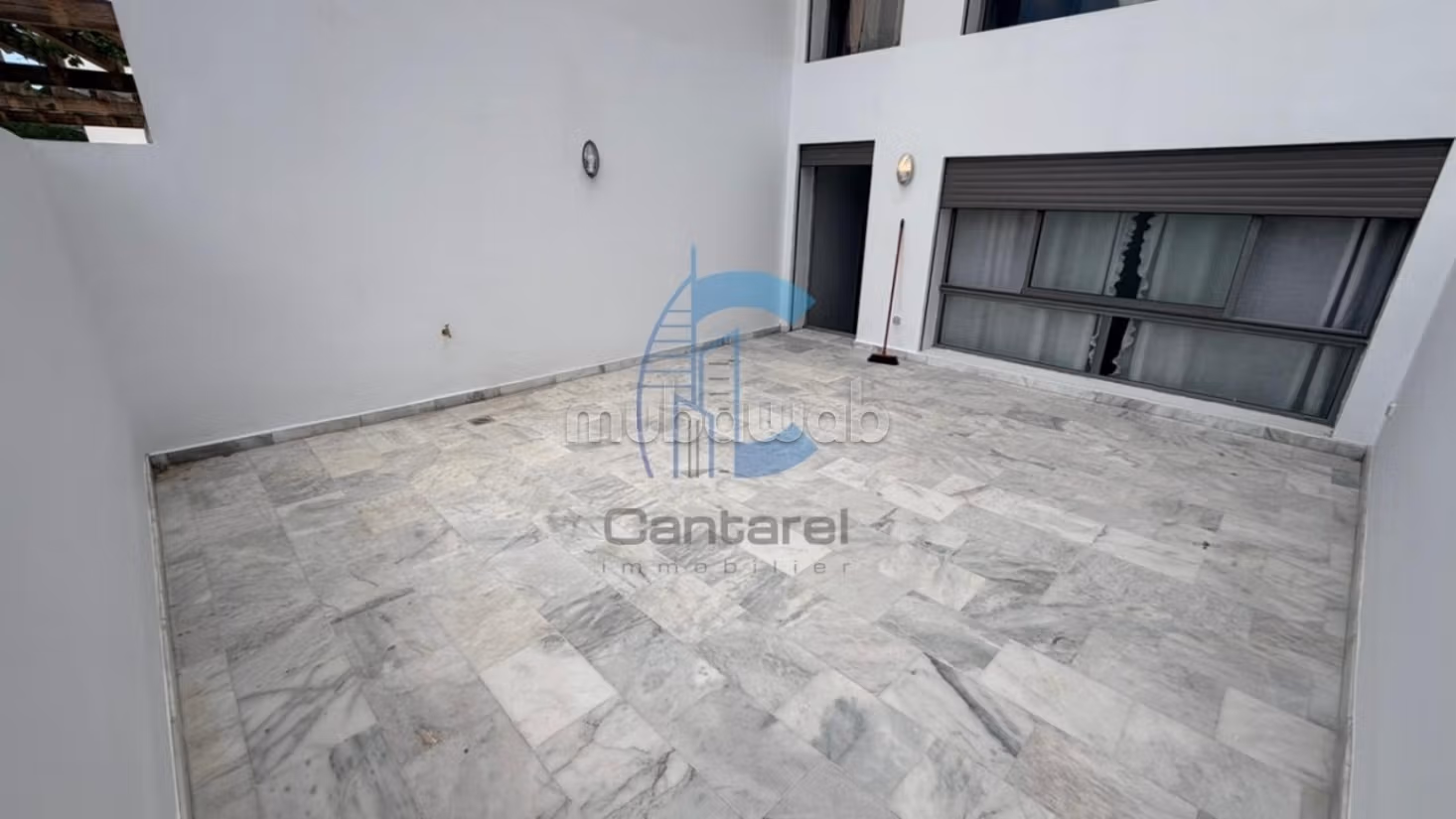 Bellissimo studio semi-arredato in affitto a Palmier