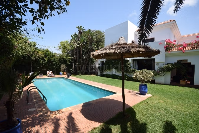 Top villa 6CH 1500 m2 avec piscine à ANFA