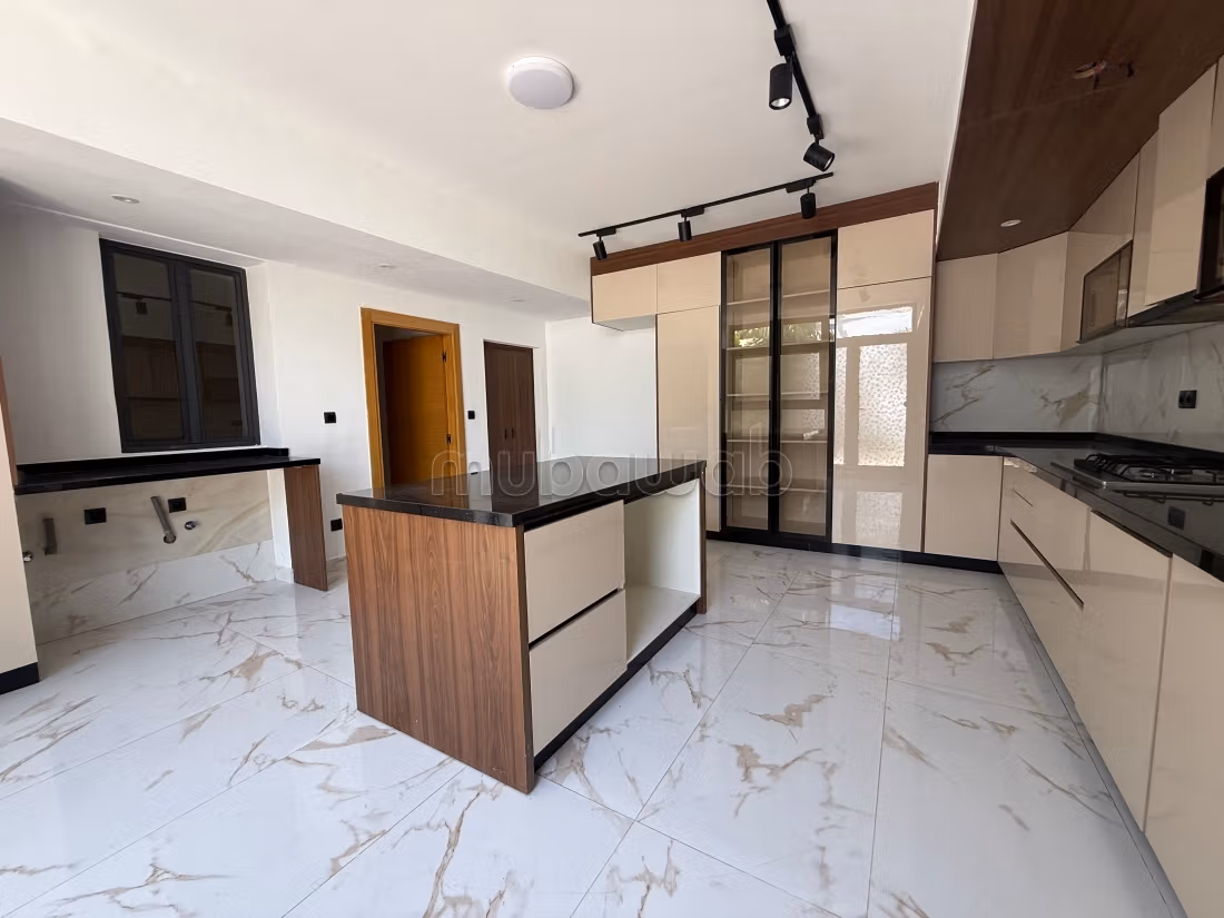Elegante villa vuota a Bouskoura Ville Verte