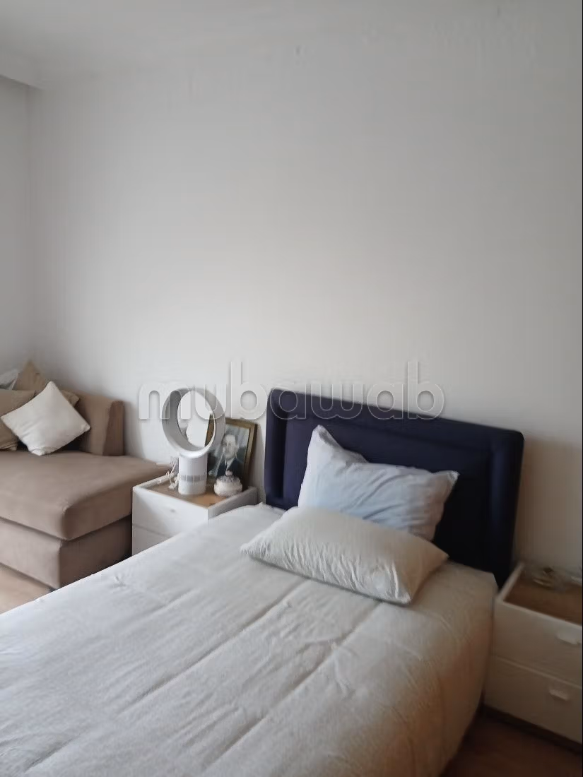 Appartement à l'achat à Guich Oudaya. Superficie 112 m². 2eme etage Salon traditionnel et système d'antenne parabolique — 2