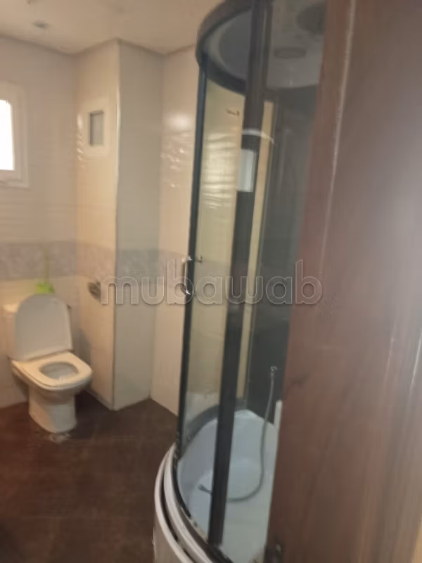 Appartement à l'achat à Guich Oudaya. Superficie 112 m². Salon traditionnel et système d'antenne parabolique