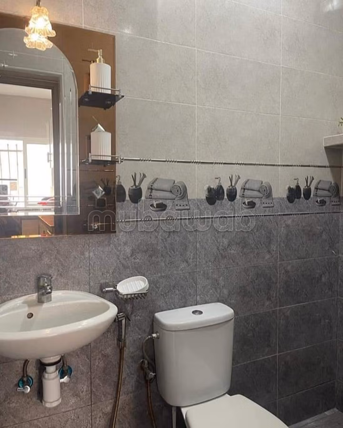 Bellissimo appartamento in affitto a Bab Sbaa. 2 locali. Salone marocchino e antenna parabolica
