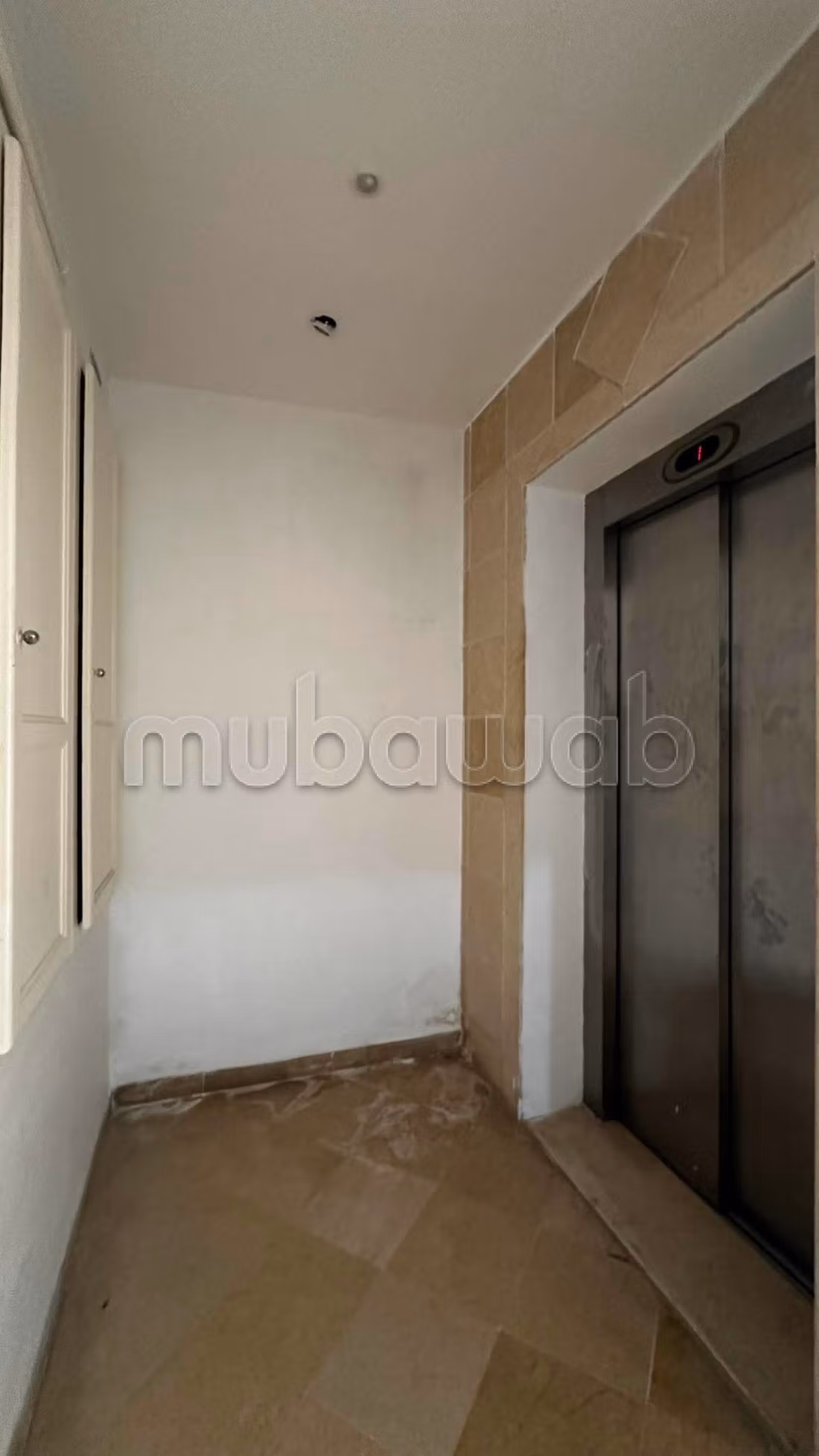 In Affitto: Edificio R4 di 831,45 m² a Montplaisir