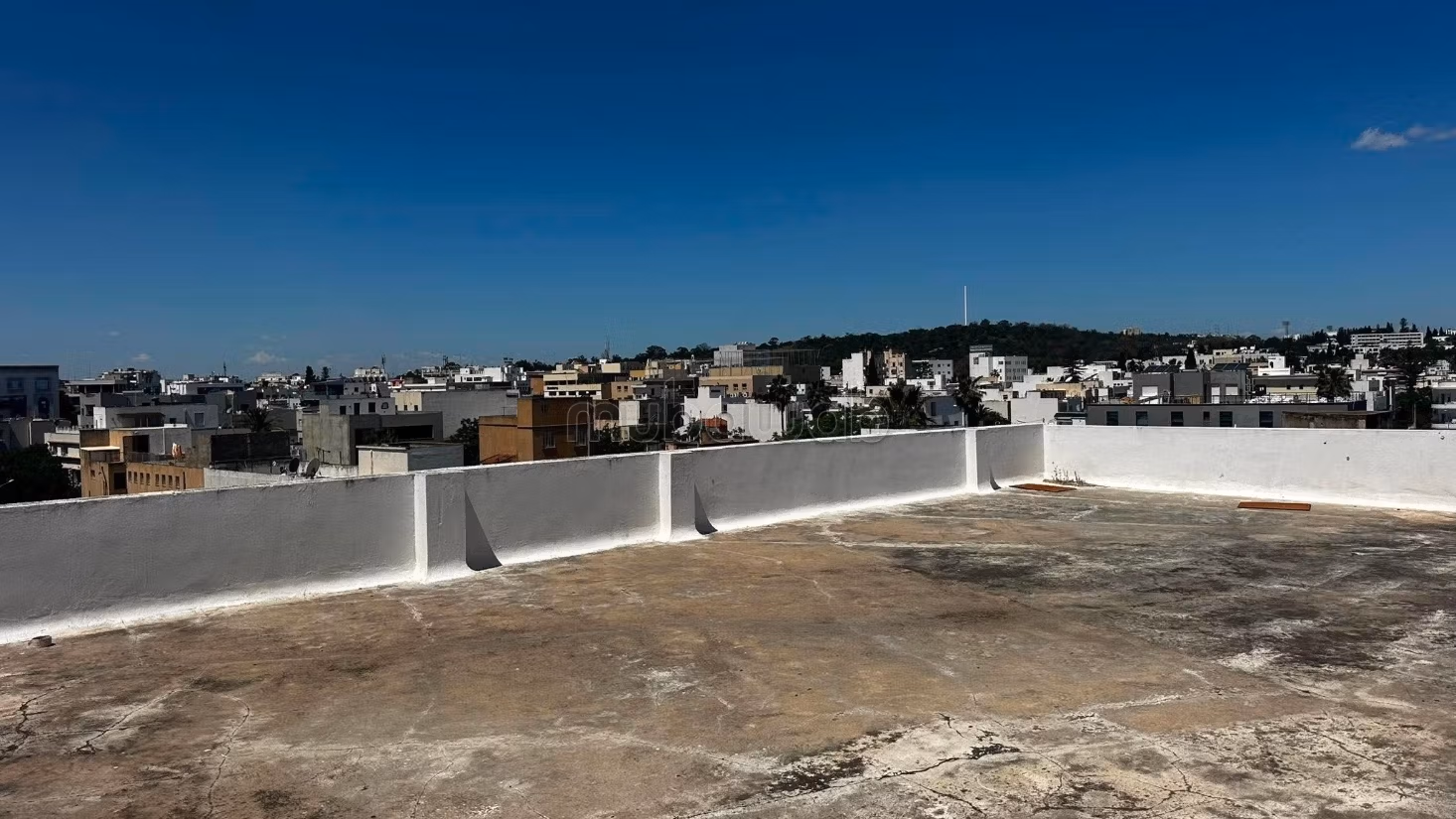 In Affitto: Edificio R4 di 831,45 m² a Montplaisir