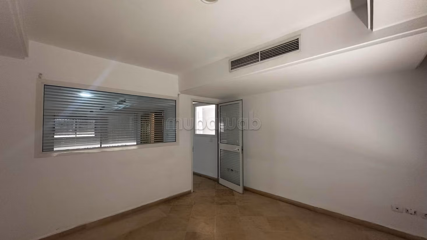 In Affitto: Edificio R4 di 831,45 m² a Montplaisir