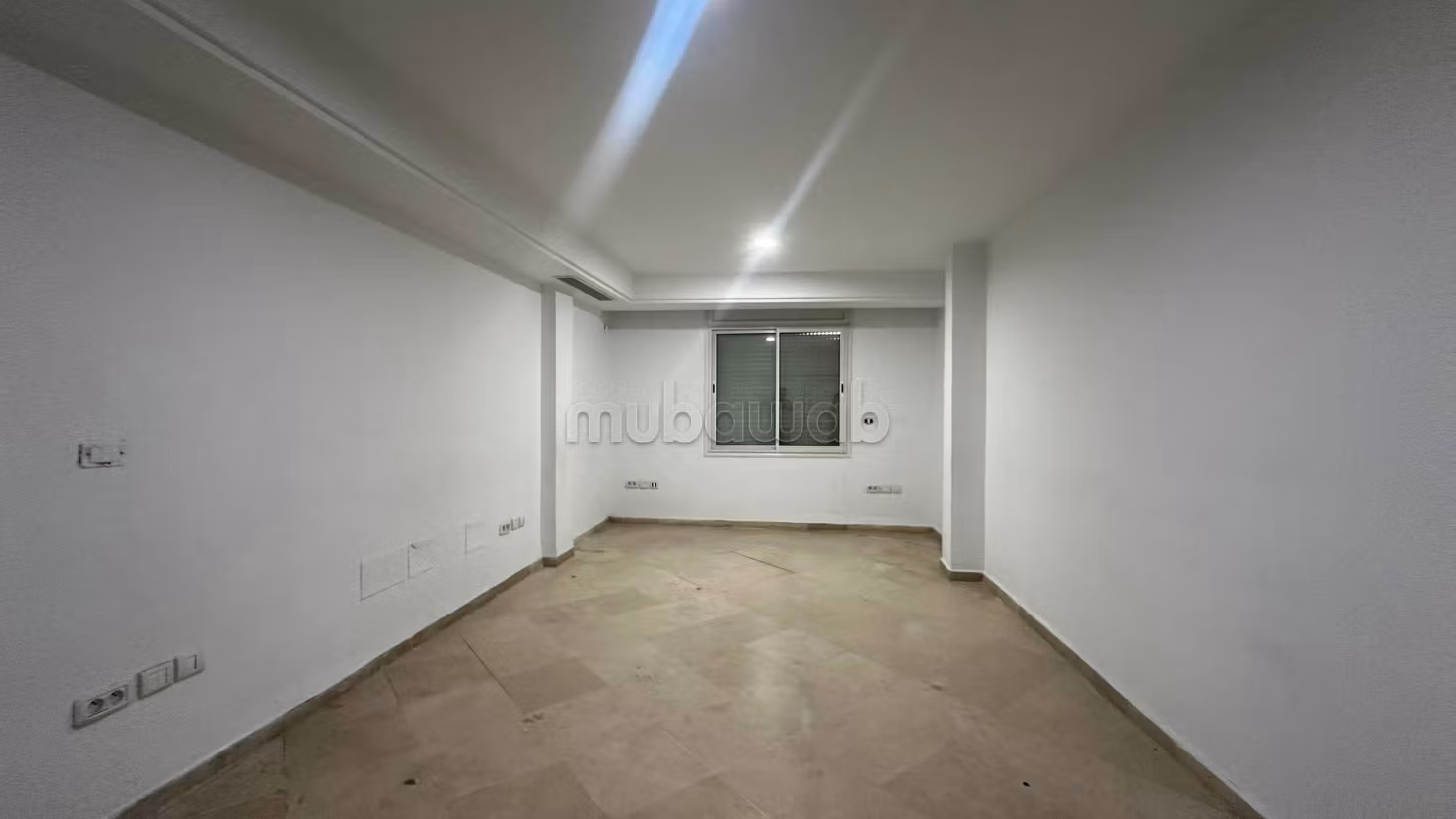 In Affitto: Edificio R4 di 831,45 m² a Montplaisir