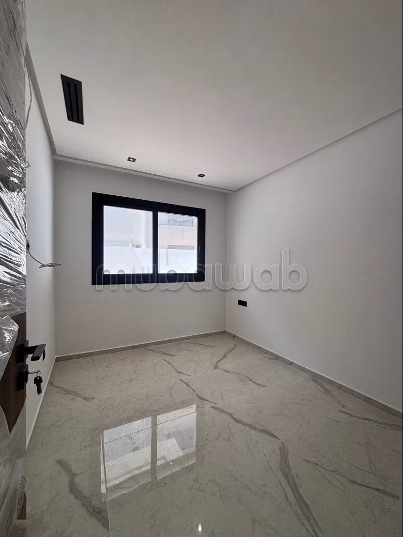 Piso en venta en Iberie. Area 111 m². Parking y terraza