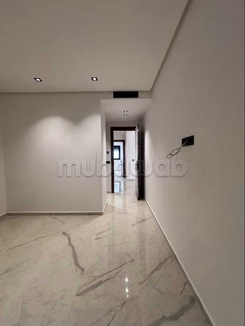 Piso en venta en Iberie. Area 111 m². Parking y terraza