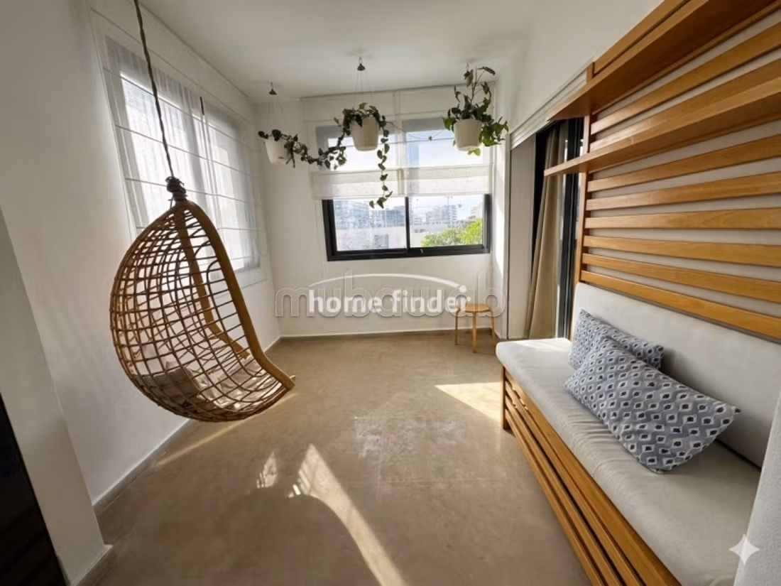 Appartement meublé à louer sur CFC 
137 m² — 2