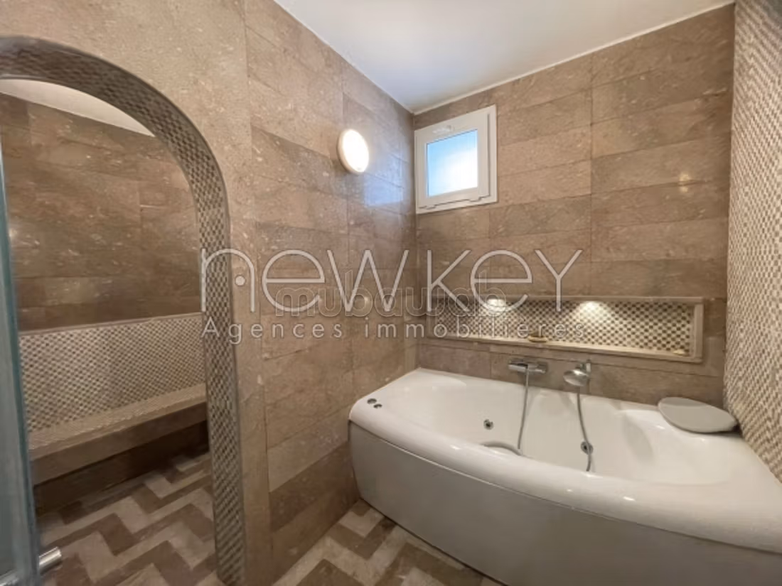 Villa Neuf S6 con piscina a Gammarth