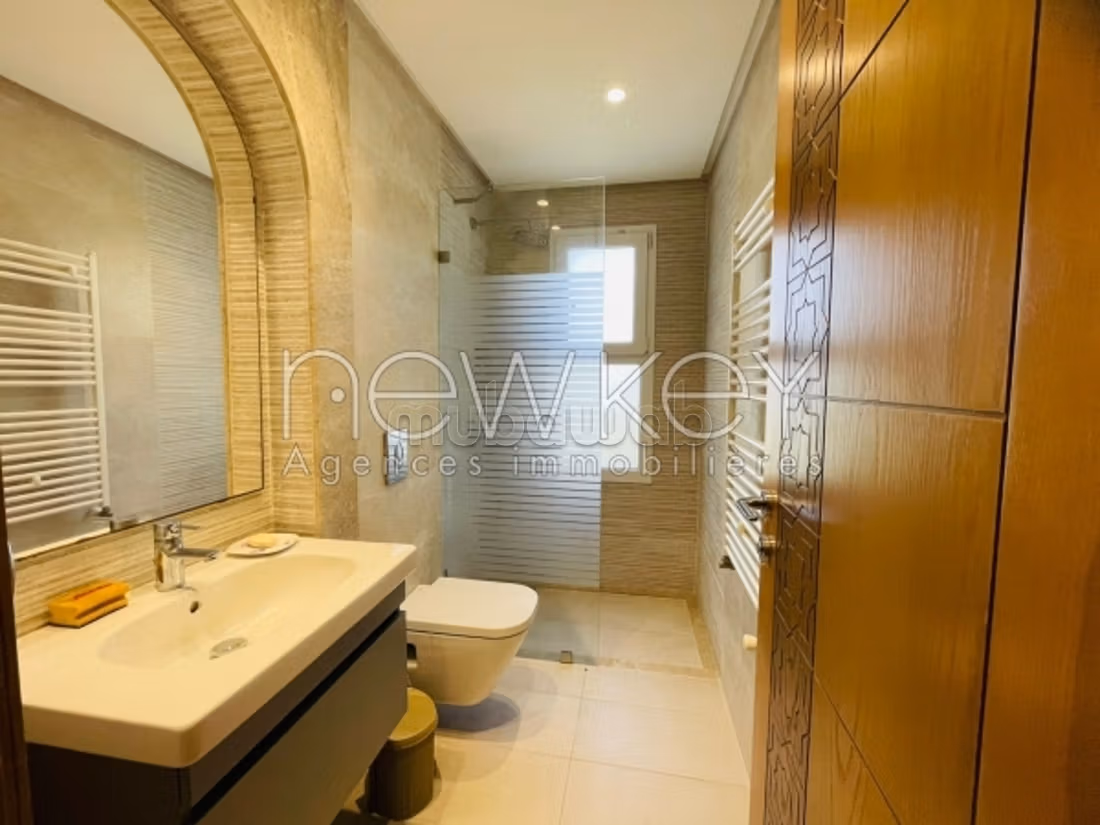 Villa Neuf S6 con piscina a Gammarth
