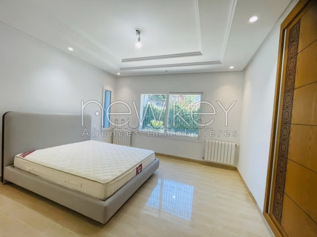 Villa Neuf S6 con piscina a Gammarth