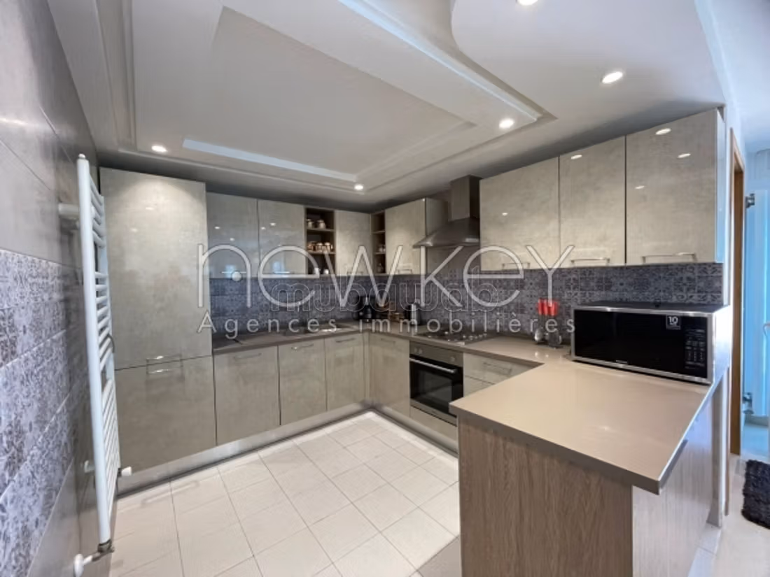 Villa Neuf S6 con piscina a Gammarth