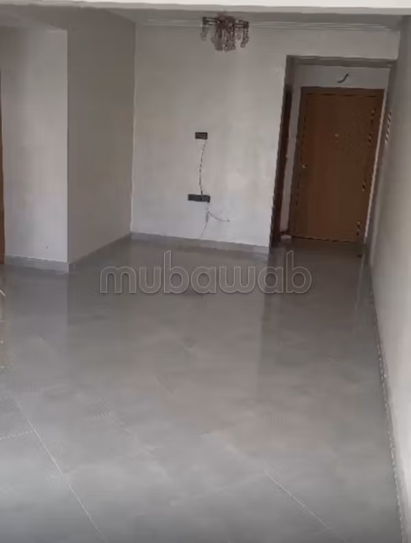 Appartement à louer à Ziaten. 
3 pièces. 
Ascenseur et terrasse