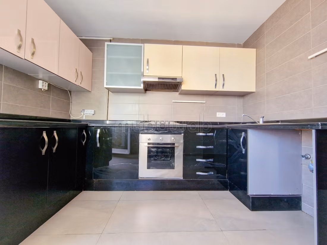 Maarif Extension 3 empty sunny bedrooms