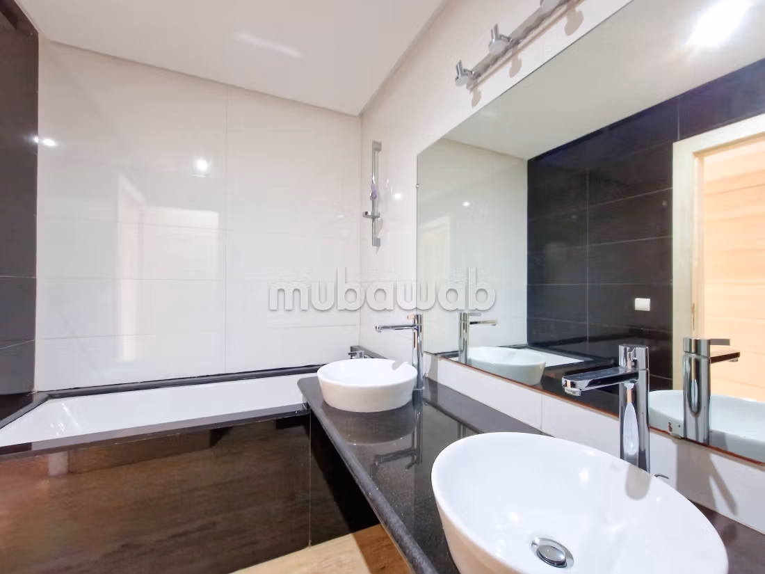 Maarif Extension 3 empty sunny bedrooms