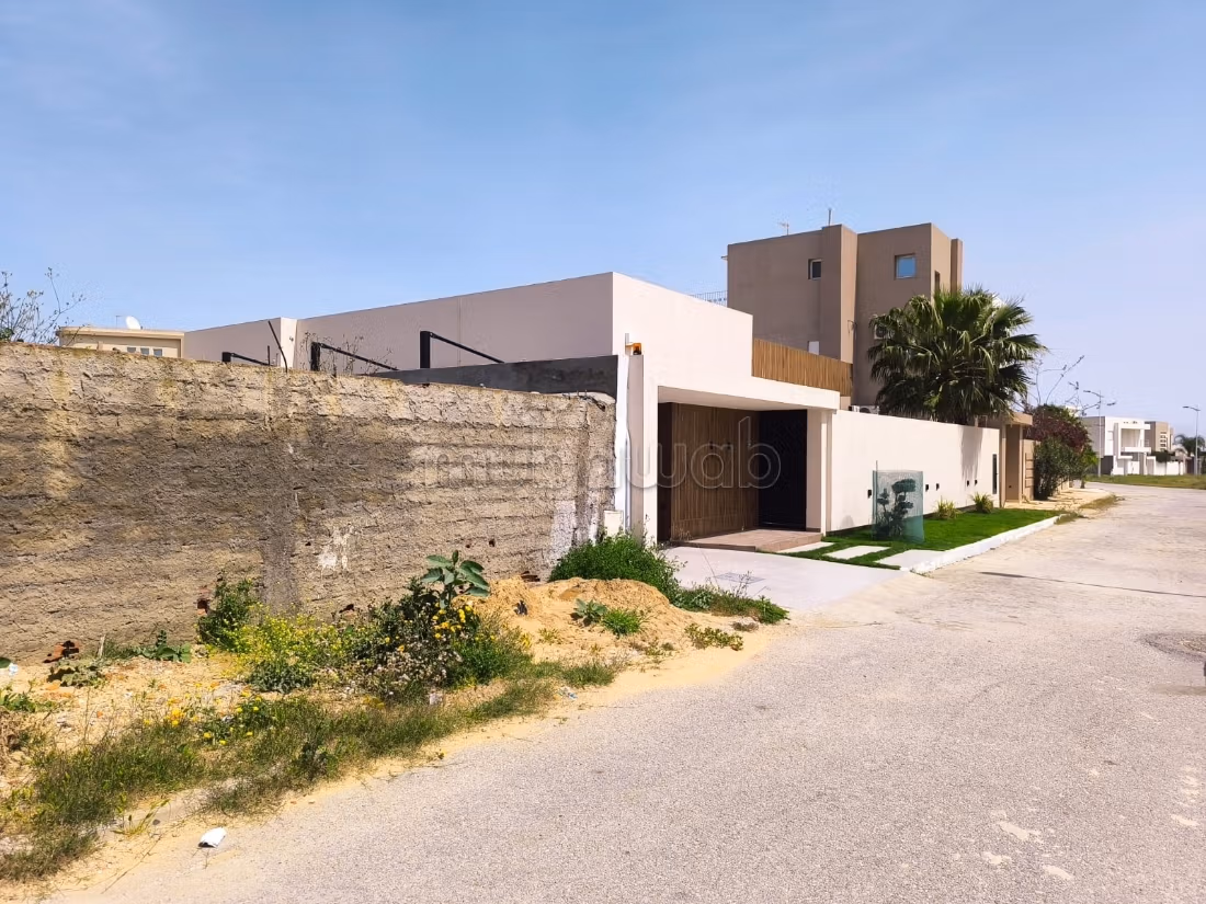 Terrain clôturé à vendre – AFH Mrezga