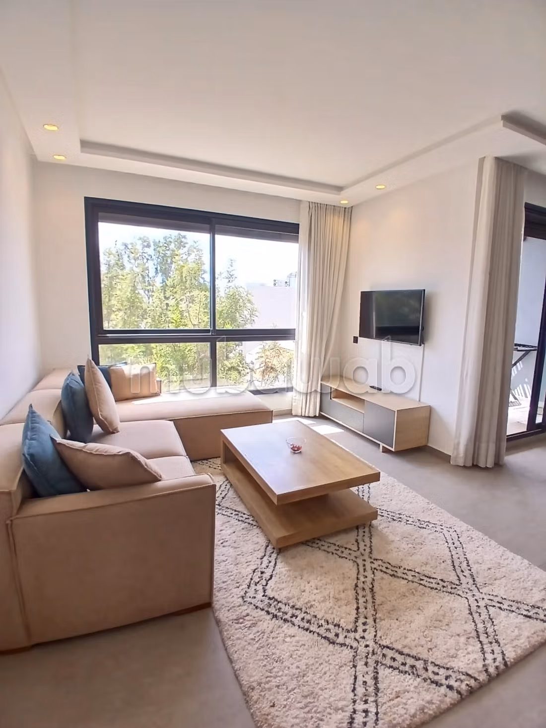Studio Meublé Pour Location longue durée quartier Riviera proche Bd Ghandi