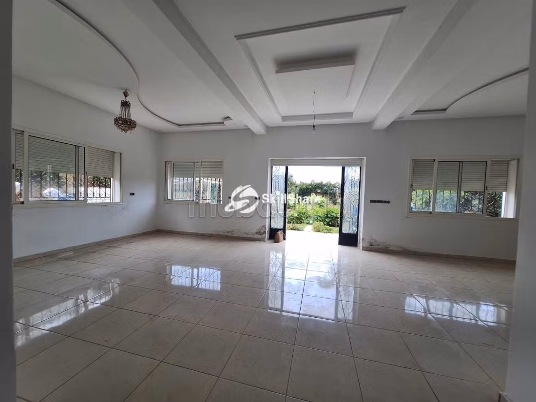 Villa avec piscine sur terrain 1000 m²