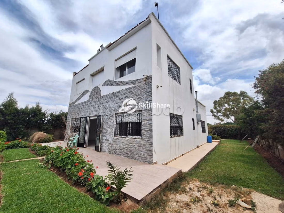 Villa avec piscine sur terrain 1000 m²