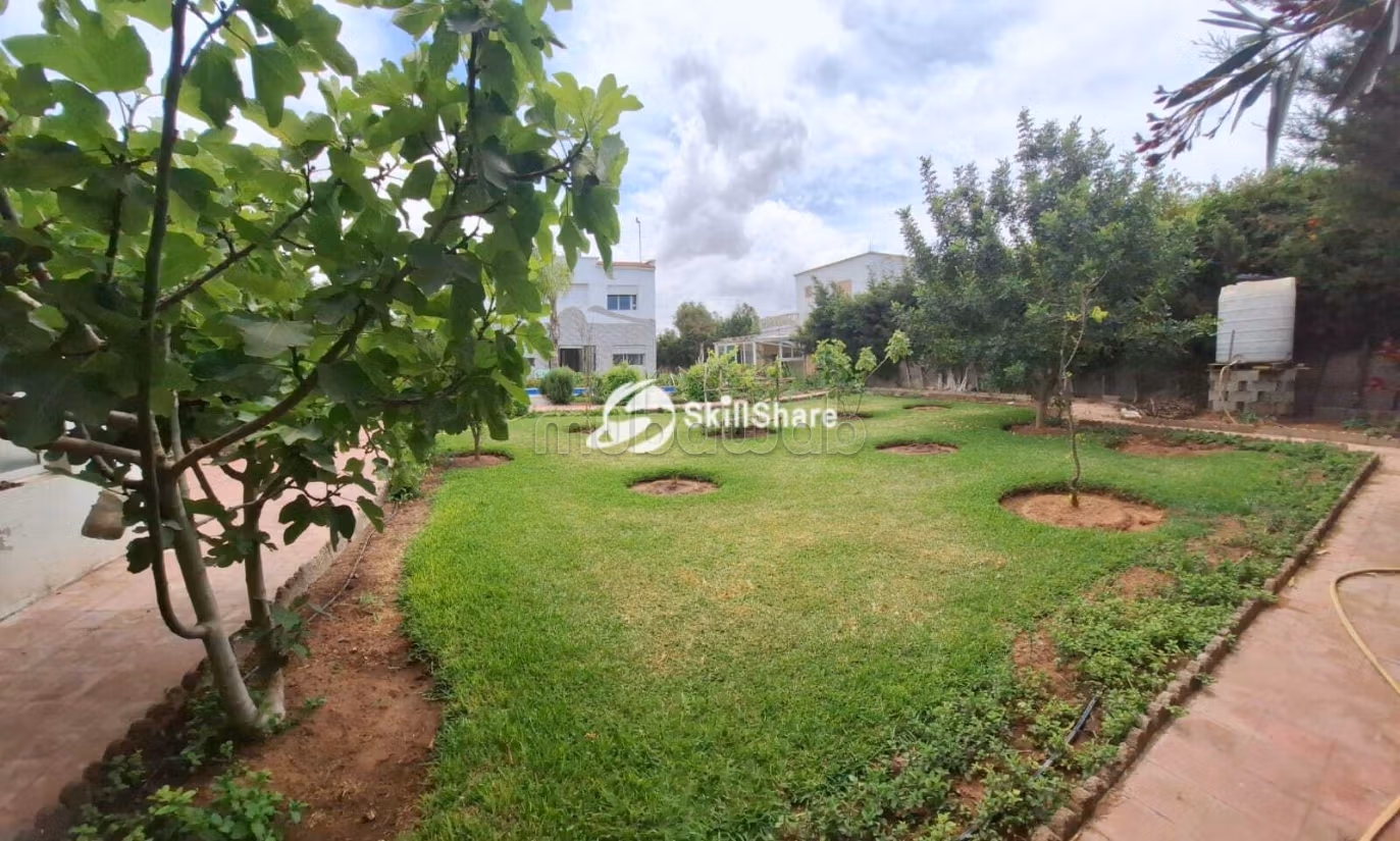 Villa avec piscine sur terrain 1000 m²