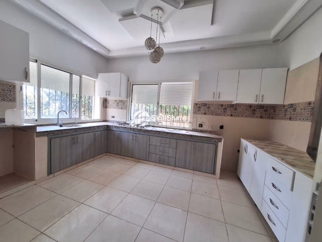 Villa avec piscine sur terrain 1000 m²