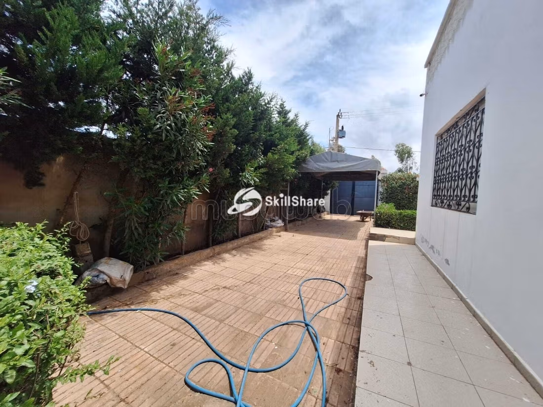 Villa avec piscine sur terrain 1000 m²