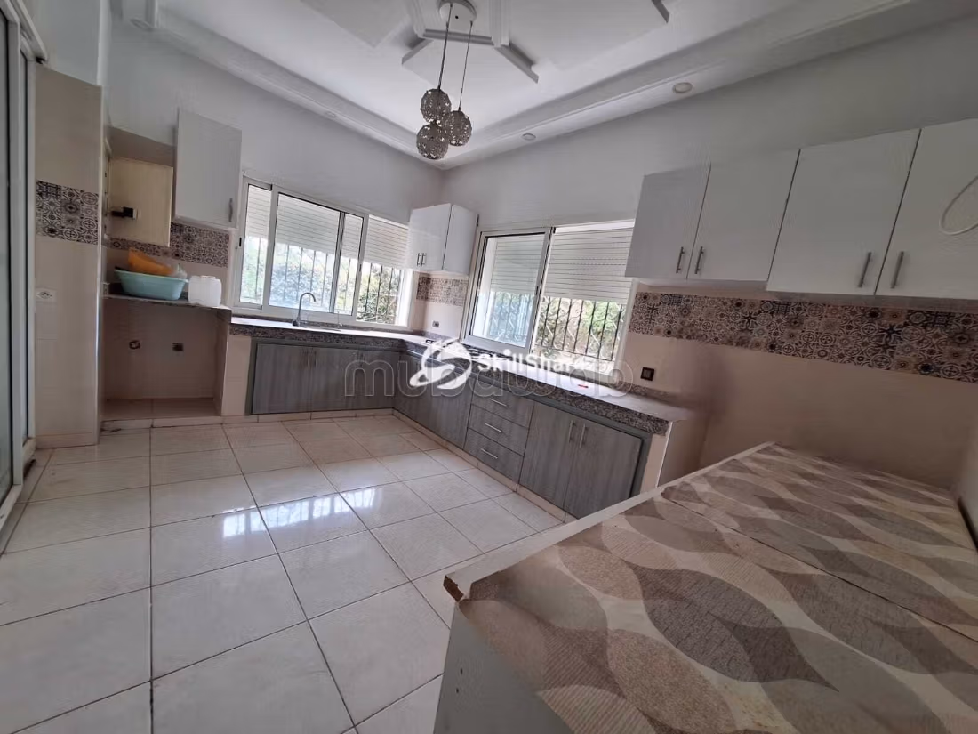 Villa avec piscine sur terrain 1000 m²