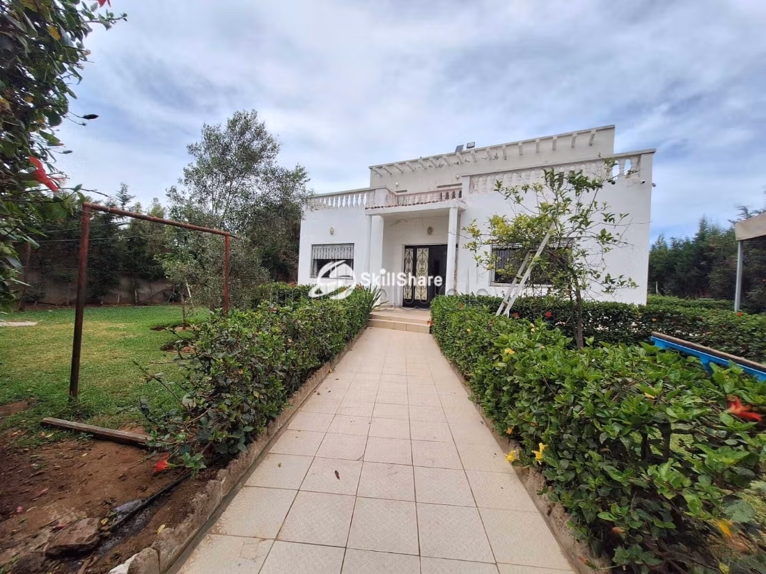 Villa avec piscine sur terrain 1000 m²