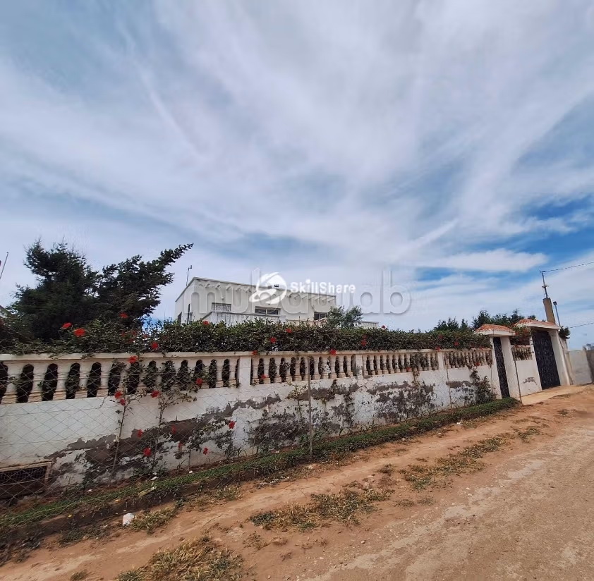 Villa avec piscine sur terrain 1000 m²