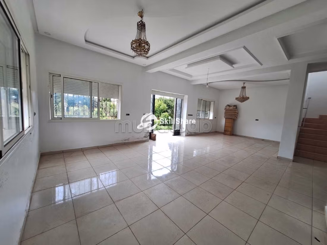 Villa avec piscine sur terrain 1000 m²