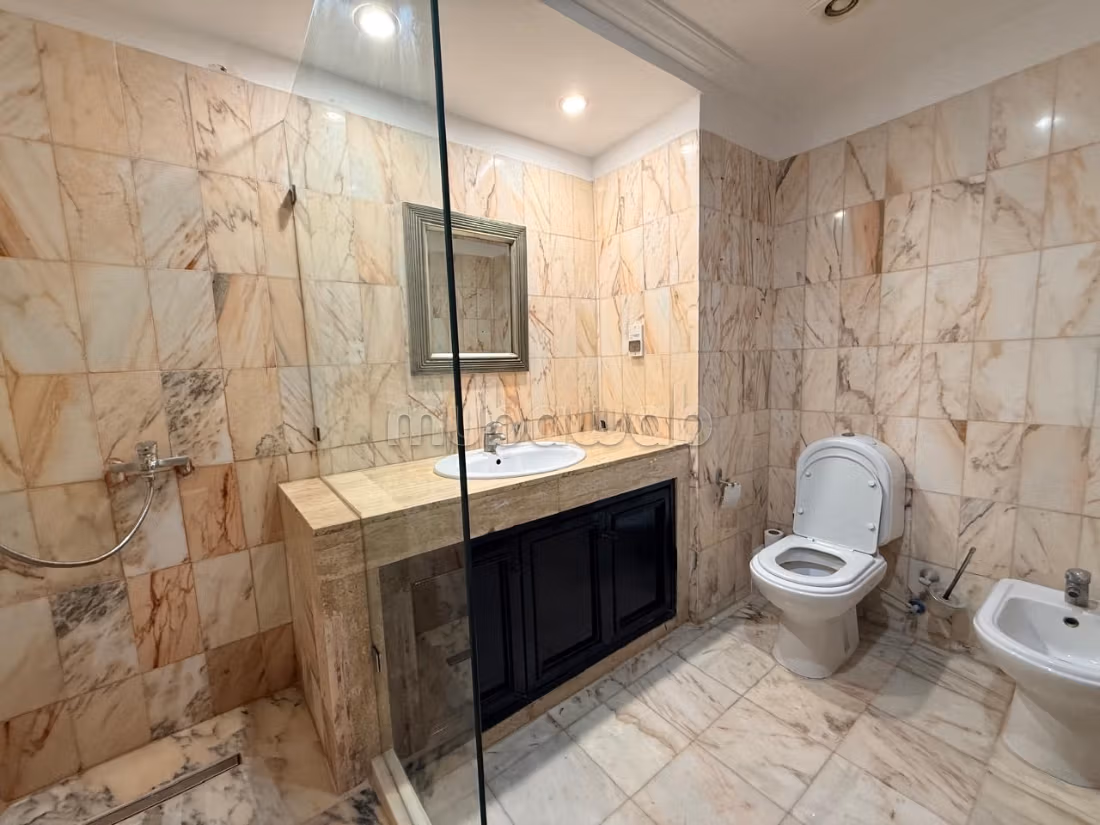 Luxueux appartement à louer meublé sur ain Diab résidence fermée — 3