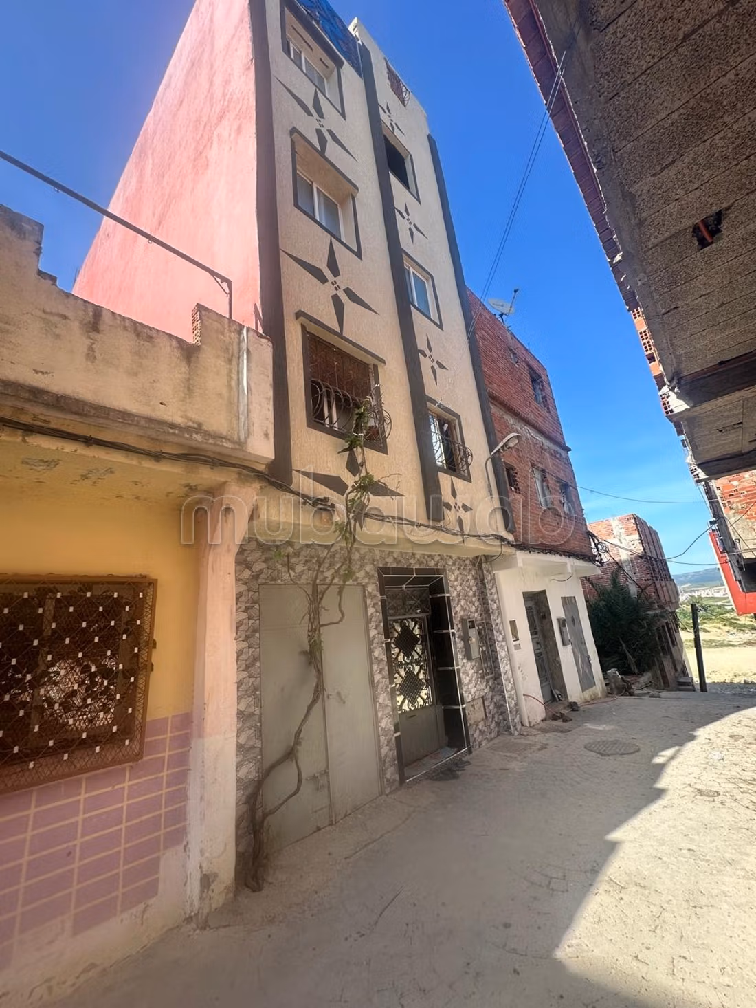 Trouvez votre maison à acheter à Aouama Gharbia. 1 belle chambre — 3