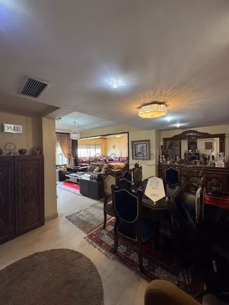 Sale of a lovely apartment in Administratif. 5 large living areas. Residence with caretaker, general air conditioning