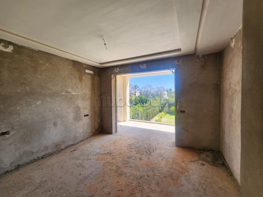 Semi-Finished Contemporary Villa for Sale in Targa – Marrakech
Land: 1,069 m², Usable: 450 m², Pool, Well, Large Garden