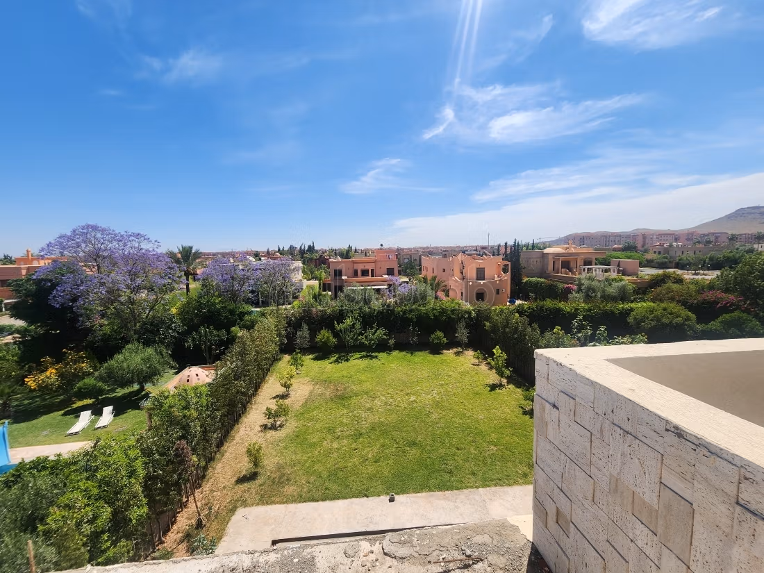 Semi-Finished Contemporary Villa for Sale in Targa – Marrakech
Land: 1,069 m², Usable: 450 m², Pool, Well, Large Garden