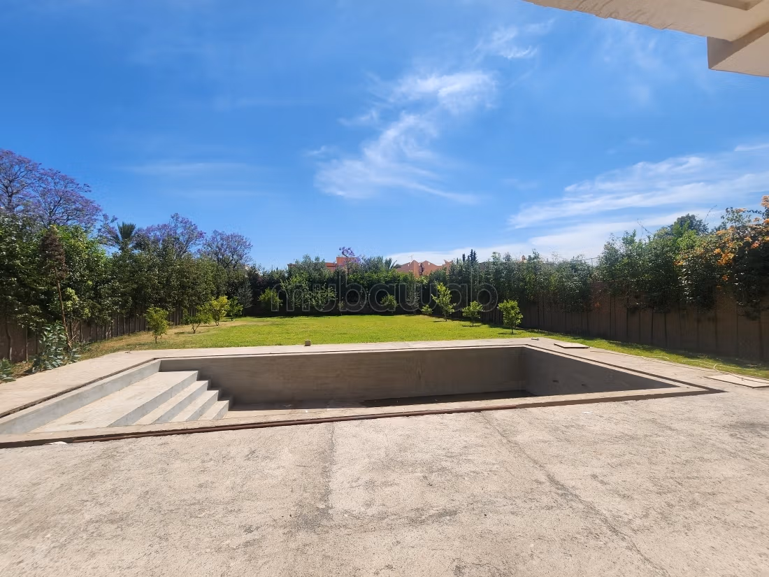Semi-Finished Contemporary Villa for Sale in Targa – Marrakech
Land: 1,069 m², Usable: 450 m², Pool, Well, Large Garden