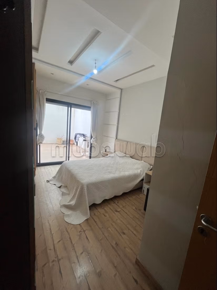 Bel appartement en location à Les princesses. 
Surface de 68 m². 
Bien meublé