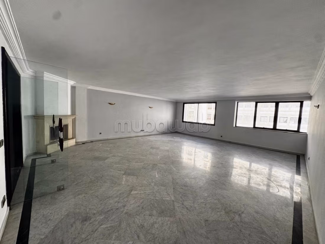 Magnifique Appartement Familial de 265 m² à Louer à Racine – Vue Jardin
