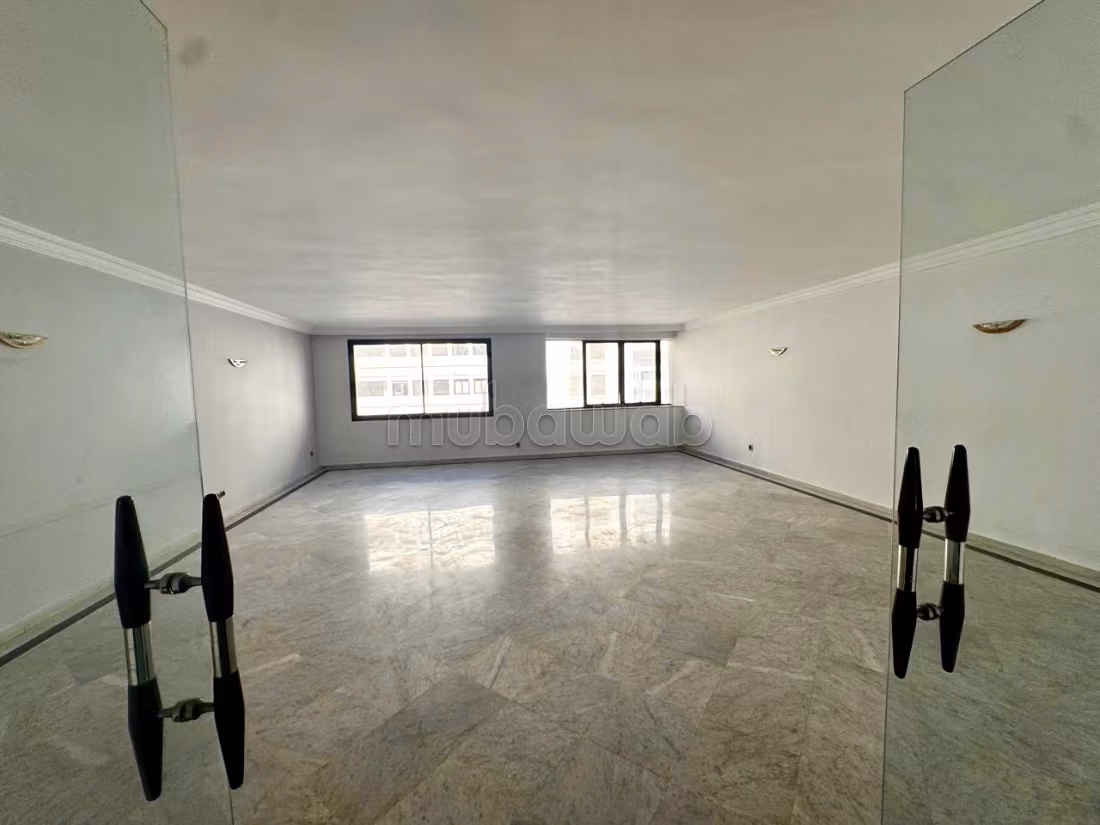 Magnifique Appartement Familial de 265 m² à Louer à Racine – Vue Jardin — 2