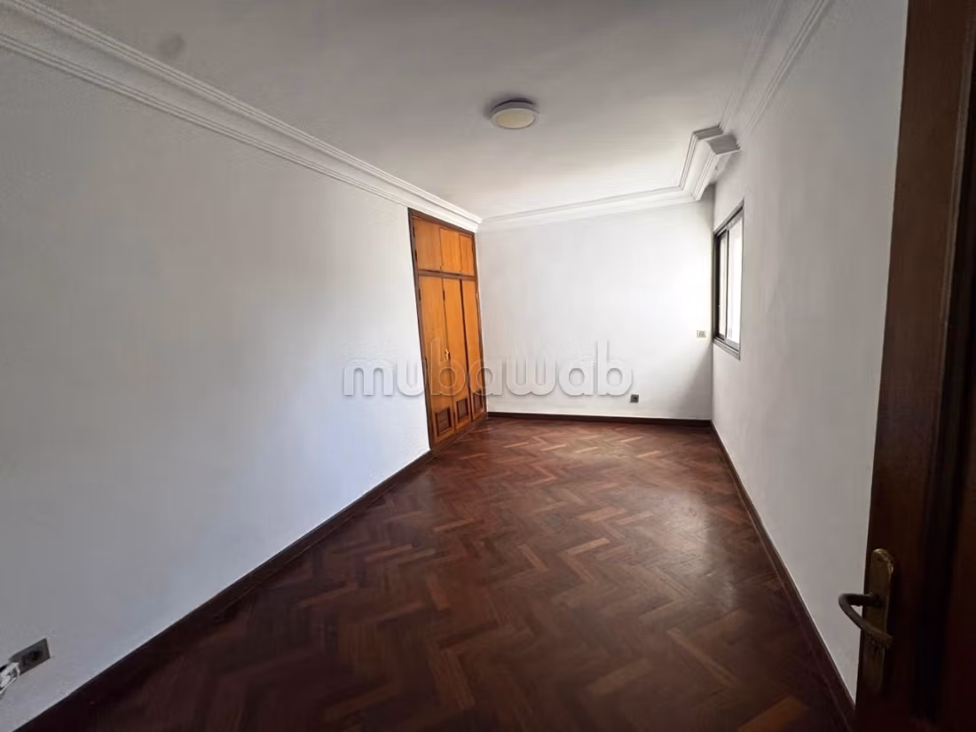 Magnifique Appartement Familial de 265 m² à Louer à Racine – Vue Jardin — 5