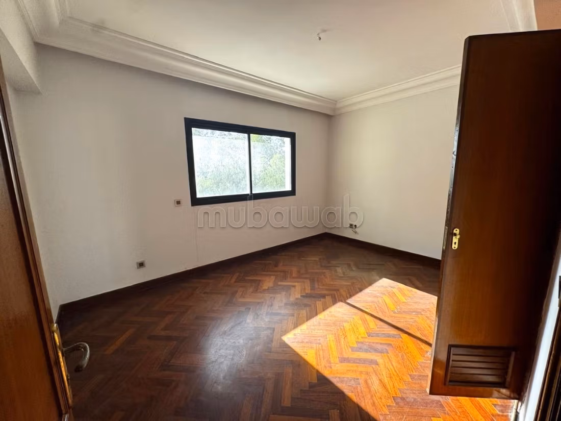 Magnifique Appartement Familial de 265 m² à Louer à Racine – Vue Jardin — 6