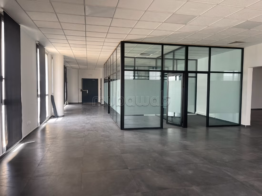 Location de bureaux à Sidi Maarouf.
Superficie 142 m²