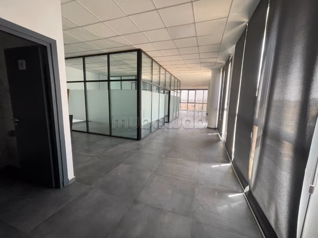 Location de bureaux à Sidi Maarouf.
Superficie 142 m²