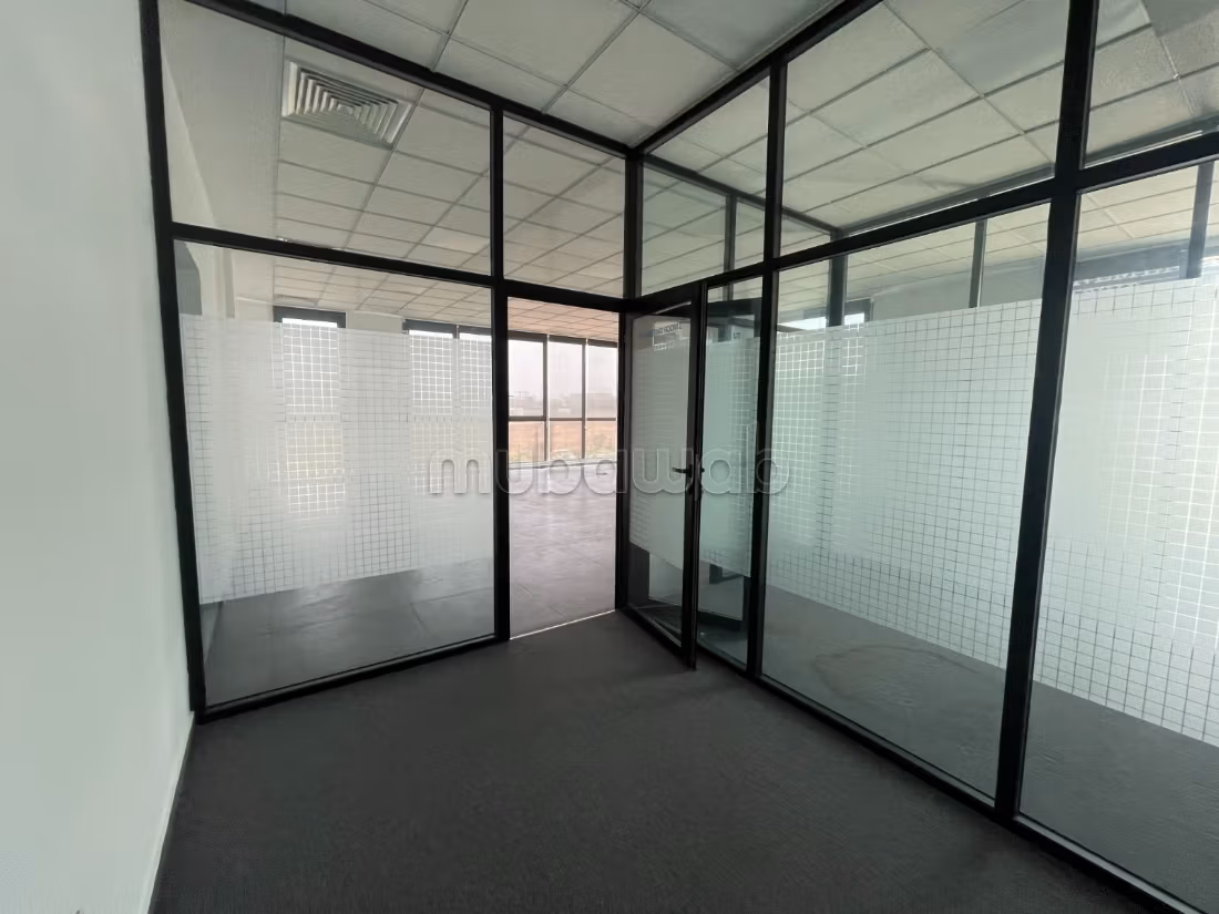 Location de bureaux à Sidi Maarouf.
Superficie 142 m²